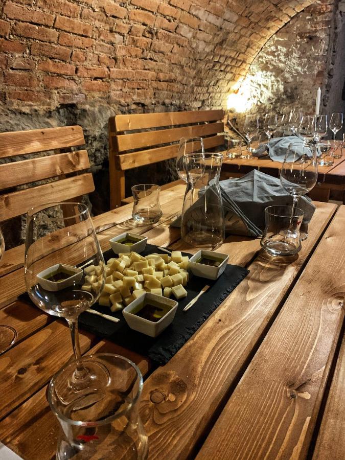 Terasa Pension & Winebar Микулов Экстерьер фото